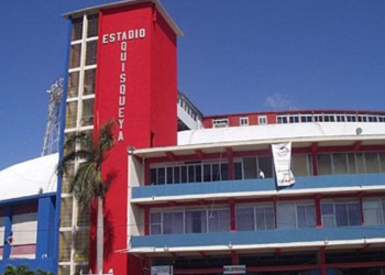 Dice estadio Quisqueya es una “basura”; hay que demolerlo