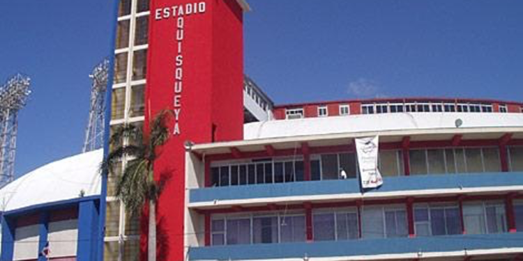 Dice estadio Quisqueya es una “basura”; hay que demolerlo