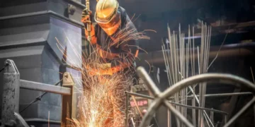 Cómo puede afectar a la economía de México que Trump haya impuesto un arancel del 25% a todos sus productos