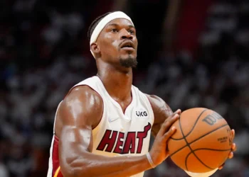 Jimmy Butler advierte a Warriors que no firmará extensión de contrato con ellos