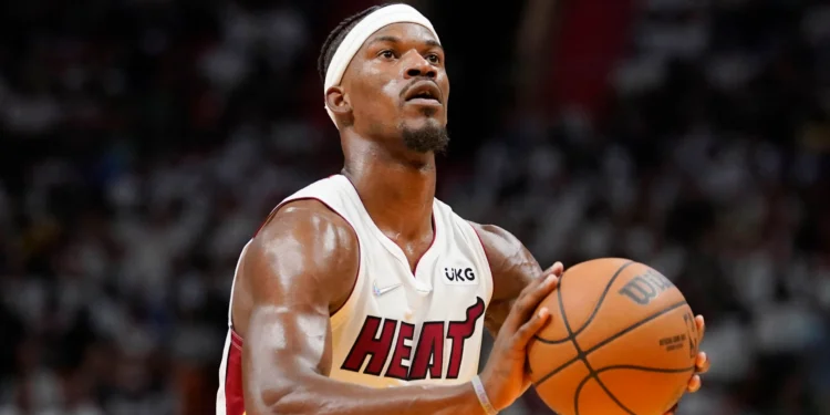 Jimmy Butler advierte a Warriors que no firmará extensión de contrato con ellos