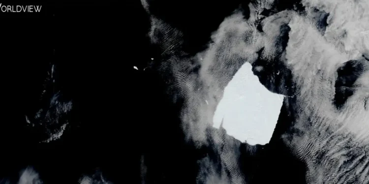 Colosal fragmento se desprende del mayor iceberg mundial