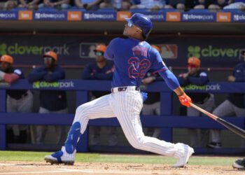 Juan Soto pega jonrón de 426 pies en su primer turno al bate con los Mets de Nueva York