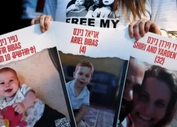 La historia de la familia Bibas, los israelíes con raíces argentinas y peruanas cuyos cuerpos entregó Hamás