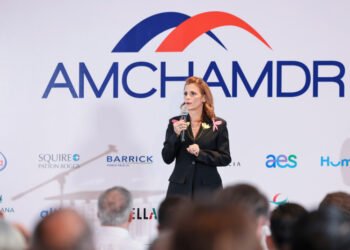 Ligia Bonetti aboga por diversificación en las empresas y la economía