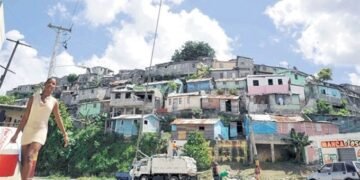 Estudio revela 50% de los dominicanos vive por debajo de la línea de pobreza laboral