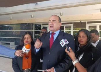 Solicitan a Procuraduría investigar uso ilegal de fondos de USAID en compra de comunicadores y tráfico de parturientas haitianas