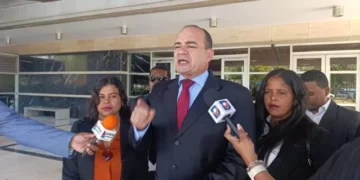 Solicitan a Procuraduría investigar uso ilegal de fondos de USAID en compra de comunicadores y tráfico de parturientas haitianas