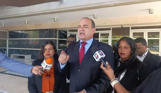 Solicitan a Procuraduría investigar uso ilegal de fondos de USAID en compra de comunicadores y tráfico de parturientas haitianas