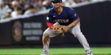 Rafael Devers insiste en que es el tercera base de los Medias Rojas a pesar de la llegada de Bregman