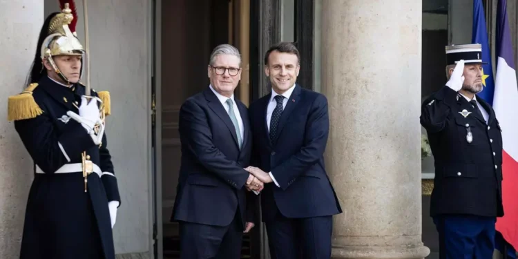 El Reino Unido y Francia plantean enviar hasta 30.000 soldados a Ucrania tras la firma de un eventual acuerdo de paz