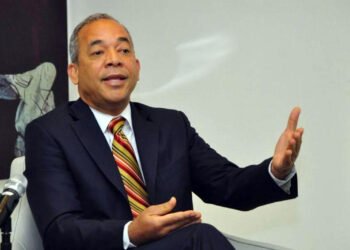 Rubén Bichara advierte que cada dominicano con cédula debe RD$300,000 por política de endeudamiento