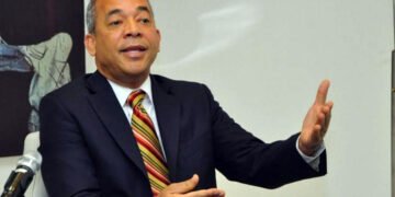 Rubén Bichara advierte que cada dominicano con cédula debe RD$300,000 por política de endeudamiento
