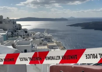 Tras temblores en Santorini, otra isla griega en emergencia