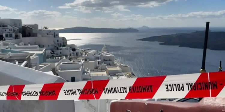Tras temblores en Santorini, otra isla griega en emergencia