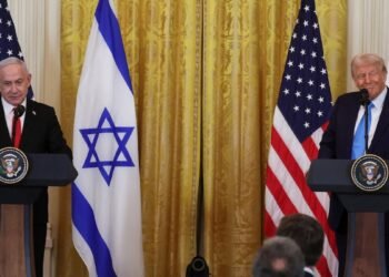 Trump dice que EU tomará el control de Gaza y liderará su reconstrucción