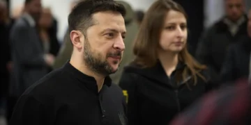 Zelenski pide ir «más allá» del dinero y llama a la creación de un «Ejército europeo»