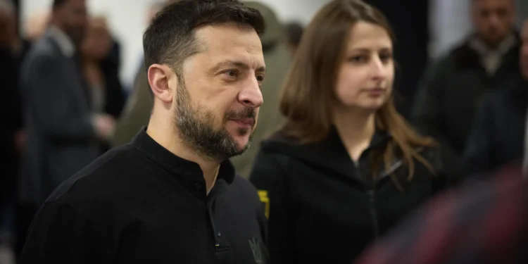 Zelenski pide ir «más allá» del dinero y llama a la creación de un «Ejército europeo»