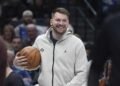 Lakers cambian a Anthony Davis por Luka Doncic en uno de los acuerdos más impactantes en la historia