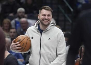 Lakers cambian a Anthony Davis por Luka Doncic en uno de los acuerdos más impactantes en la historia