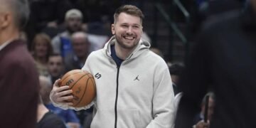 Lakers cambian a Anthony Davis por Luka Doncic en uno de los acuerdos más impactantes en la historia