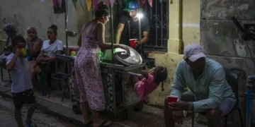 Cuba suspende dos días la actividad laboral y docente «no imprescindible» por la crisis energética