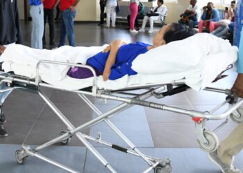 Crisis en sistema de salud causa estrés