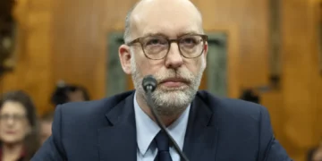 Gobierno de Trump ordena a la agencia de protección al consumidor detener actividades