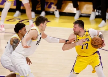 Luka Doncic debuta con los Lakers de LeBron James