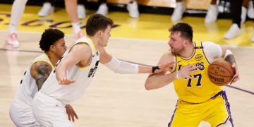 Luka Doncic debuta con los Lakers de LeBron James