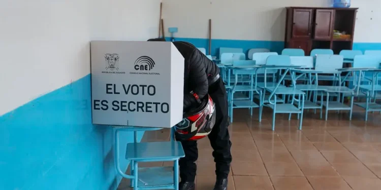 Elecciones en Ecuador: Comienza la votación