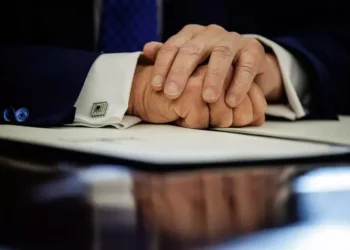 Trump declara que «quien salva a su país no viola ley alguna» en medio de un conflicto abierto con el poder judicial