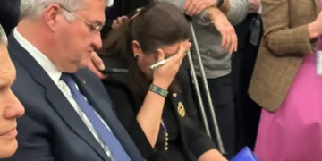 El gesto desolado de la embajadora de Ucrania en la Casa Blanca mientras Trump abroncaba a Zelenski