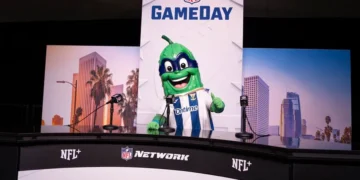 SuperPepino, mascota del Leganés, en Nueva Orleans para dar visibilidad al club en la previa de la Super Bowl