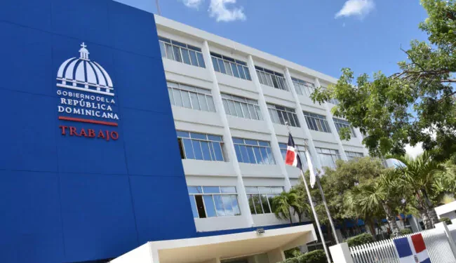 Aprueban aumento de 20 % en dos partidas al salario mínimo no sectorizado