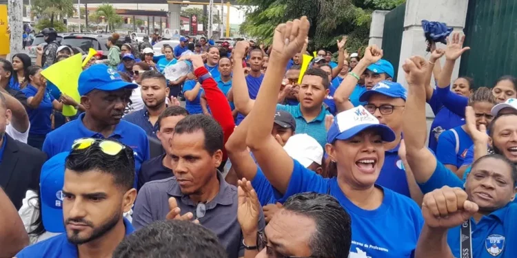 ADP declara paro indefinido luego de represión contra maestros en Regional 07