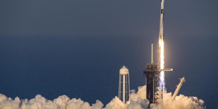 Los astronautas atrapados en la Estación Espacial regresarán a la Tierra el martes