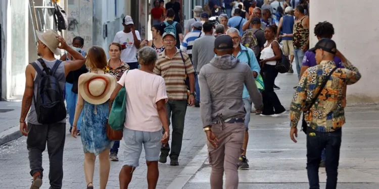 Un estudio estima la población de Cuba en ocho millones de personas tras reducirse un 24 % en cuatro años