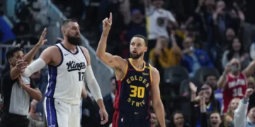 Curry se convierte en el primer jugador en la historia de la NBA en anotar 4.000 triples