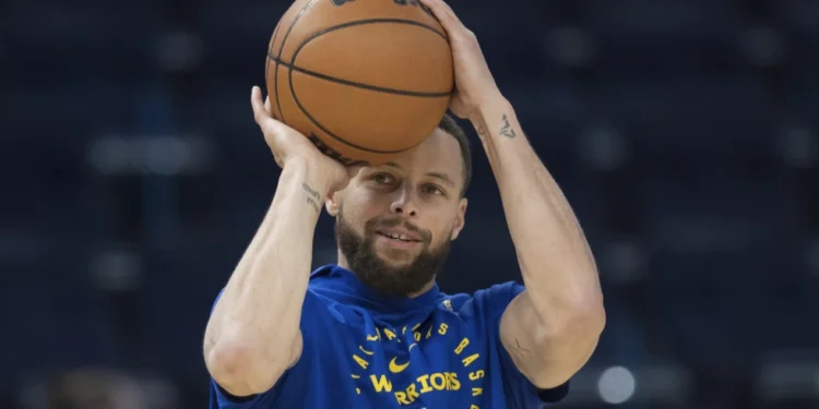 Stephen Curry se une a su alma mater Davidson como asistente de gerente general de baloncesto