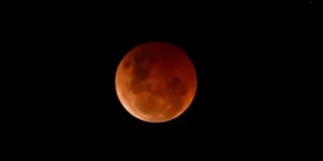 Cómo y cuándo se puede ver el eclipse lunar total en América Latina y el Caribe
