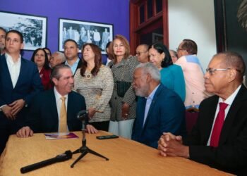 Francisco Javier García formaliza sus aspiraciones  a candidatura presidencial del PLD