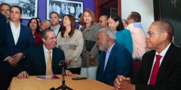 Francisco Javier García formaliza sus aspiraciones  a candidatura presidencial del PLD