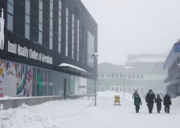 Trump promete «billones» a Groenlandia pero «apoyará» lo que decida sobre su futuro