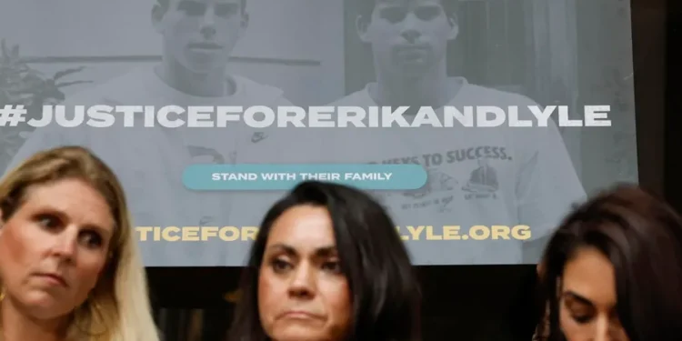 El fiscal de Los Ángeles pide el retiro de la moción para una nueva sentencia a los hermanos Menéndez