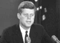 Trump desclasifica archivos inéditos sobre asesinato de JFK