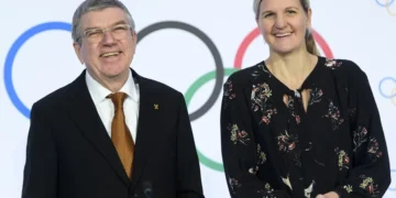Kirsty Coventry es elegida en primera ronda presidenta del Comité Olímpico Internacional (COI)