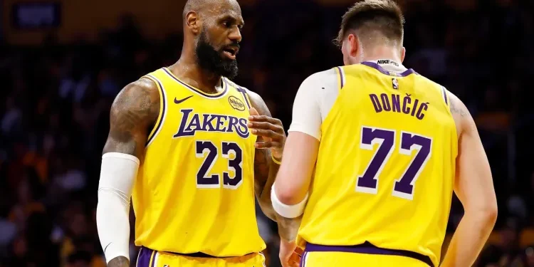 Los Lakers se elevan al segundo lugar y Celtics dominan a Nuggets