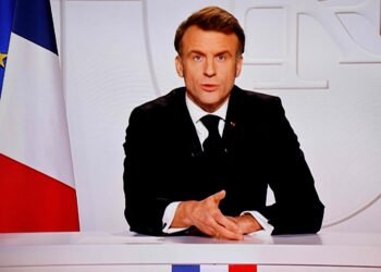 Macron pide rearmarse por si «EEUU no sigue al lado de Europa» y convoca a los jefes de los Ejércitos europeos a una cumbre en París