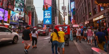 Población en EE.UU. crece solo por los migrantes